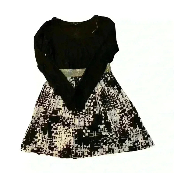 Forever 21 Fit and Flare Long Sleeve Short Dress Size Medium - Picture 1 of 5